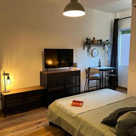 Stylish Apartment 3 Km Away From Duomo - Netflix, Wi-Fi, All Comforts Included Milaan Buitenkant foto