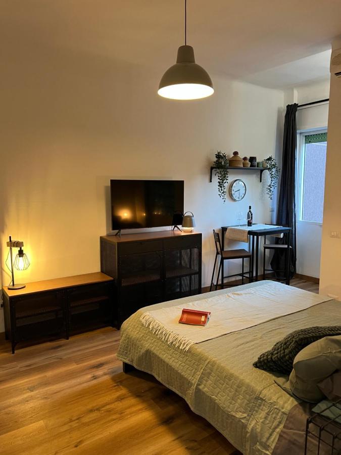 Stylish Apartment 3 Km Away From Duomo - Netflix, Wi-Fi, All Comforts Included Milaan Buitenkant foto