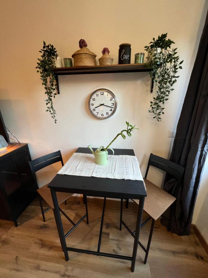 Stylish Apartment 3 Km Away From Duomo - Netflix, Wi-Fi, All Comforts Included Milaan Buitenkant foto