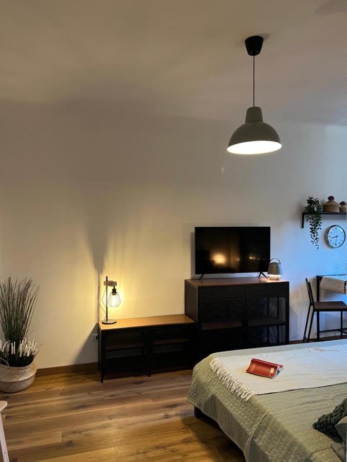 Stylish Apartment 3 Km Away From Duomo - Netflix, Wi-Fi, All Comforts Included Milaan Buitenkant foto