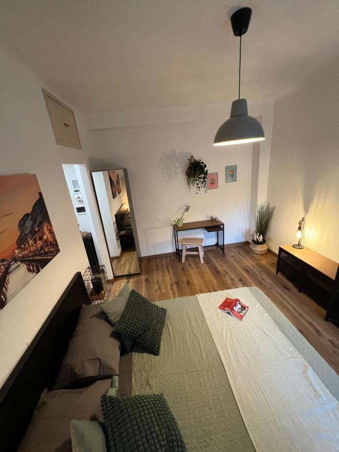 Stylish Apartment 3 Km Away From Duomo - Netflix, Wi-Fi, All Comforts Included Milaan Buitenkant foto