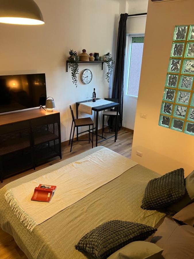 Stylish Apartment 3 Km Away From Duomo - Netflix, Wi-Fi, All Comforts Included Milaan Buitenkant foto
