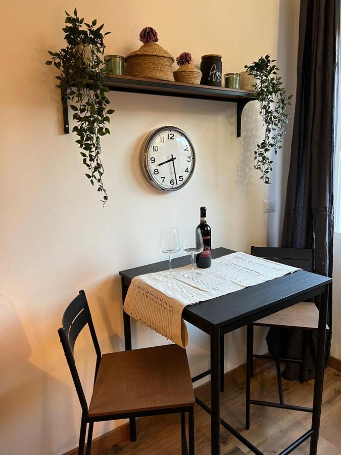 Stylish Apartment 3 Km Away From Duomo - Netflix, Wi-Fi, All Comforts Included Milaan Buitenkant foto